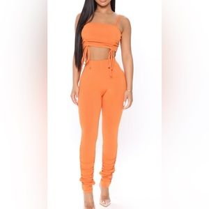 NWT!! Fashion Nova Orange 2 piece ruched legging set size Medium